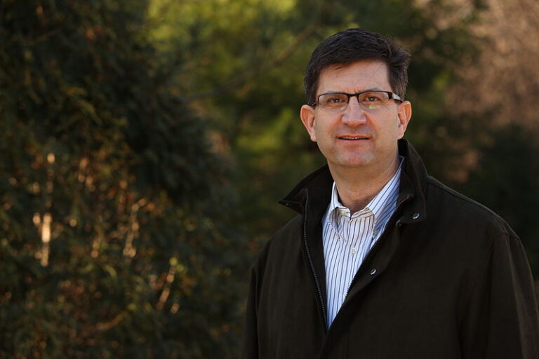 800px Brad Schneider Politician 2012 768x512
