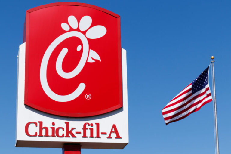 chick fil a sign 768x512