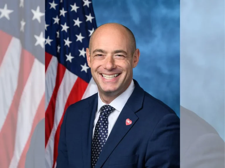 landsman headshot.jpg 768x576