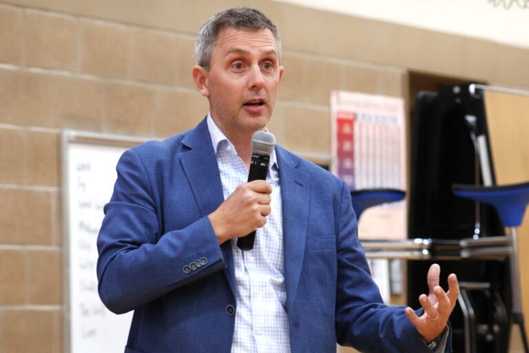 Kelly Armstrong 768x512