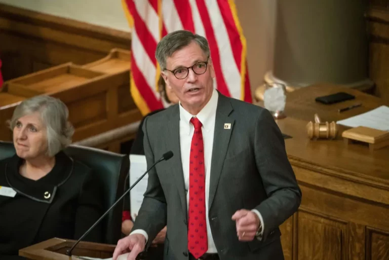 Mark Gordon.jpg 768x513